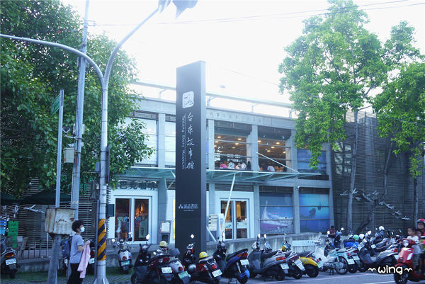 鐵花村：［台東］也有藍曬圖【誠品台東故事館】藍曬廣場。【鐡花村】音樂聚落‧慢市集熱氣球彩繪嘉年華