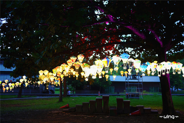 鐵花村：［台東］也有藍曬圖【誠品台東故事館】藍曬廣場。【鐡花村】音樂聚落‧慢市集熱氣球彩繪嘉年華