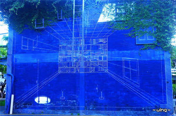 鐵花村：［台東］也有藍曬圖【誠品台東故事館】藍曬廣場。【鐡花村】音樂聚落‧慢市集熱氣球彩繪嘉年華