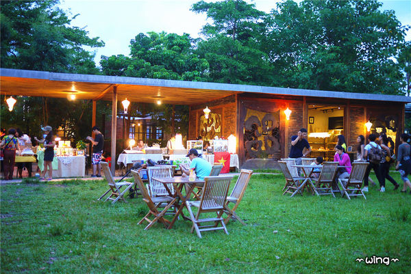 鐵花村：［台東］也有藍曬圖【誠品台東故事館】藍曬廣場。【鐡花村】音樂聚落‧慢市集熱氣球彩繪嘉年華