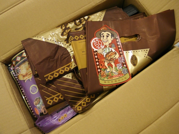 蕃薯伯楊記家傳地瓜酥:【團購/台東超夯伴手禮】傳承五十年載!蕃薯伯(楊記家傳地瓜酥) 地瓜酥&芋頭酥&地瓜蜜