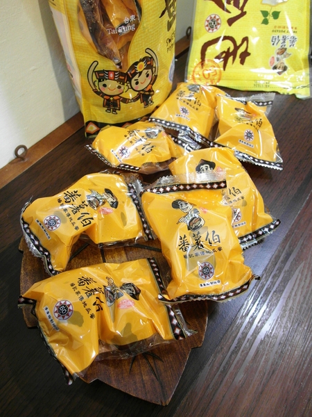 蕃薯伯楊記家傳地瓜酥:【團購/台東超夯伴手禮】傳承五十年載!蕃薯伯(楊記家傳地瓜酥) 地瓜酥&芋頭酥&地瓜蜜