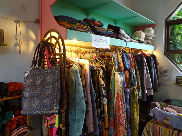 月光小棧：1020120[官本金文愛台灣]月光小棧的月光咖啡館女妖藝廊隱藏在深山中之美