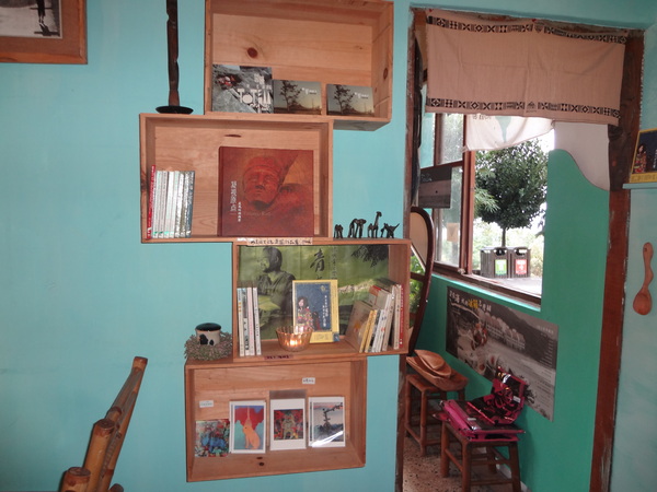 月光小棧：1020120[官本金文愛台灣]月光小棧的月光咖啡館女妖藝廊隱藏在深山中之美