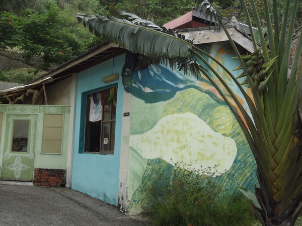 月光小棧：1020120[官本金文愛台灣]月光小棧的月光咖啡館女妖藝廊隱藏在深山中之美