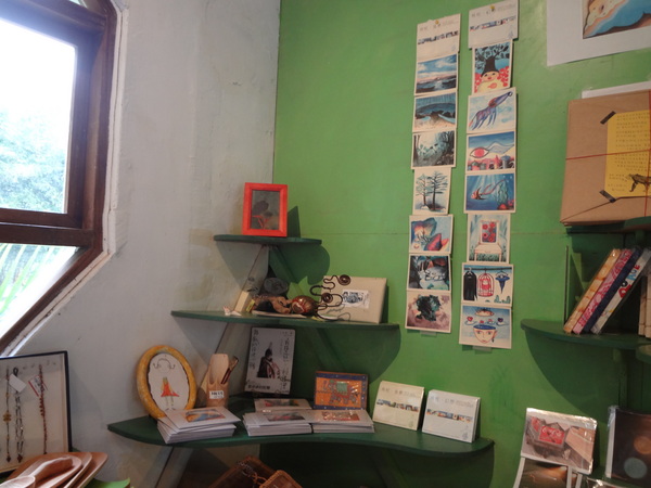 月光小棧：1020120[官本金文愛台灣]月光小棧的月光咖啡館女妖藝廊隱藏在深山中之美