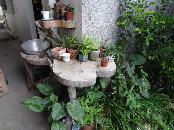 月光小棧：1020120[官本金文愛台灣]月光小棧的月光咖啡館女妖藝廊隱藏在深山中之美