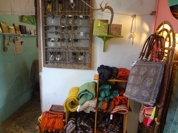 月光小棧：1020120[官本金文愛台灣]月光小棧的月光咖啡館女妖藝廊隱藏在深山中之美