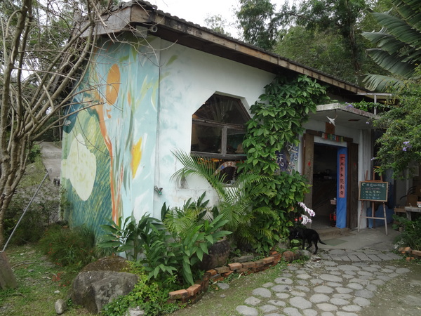 月光小棧：1020120[官本金文愛台灣]月光小棧的月光咖啡館女妖藝廊隱藏在深山中之美