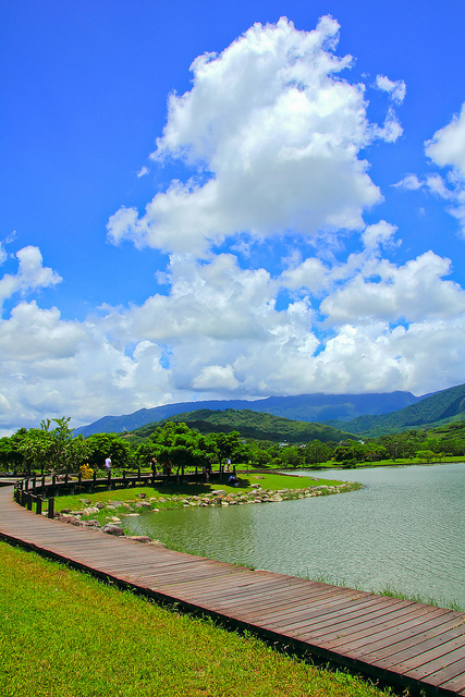 大坡池： [遊記]【台東池上鄉】大坡池。 藍天白雲與湖畔之美