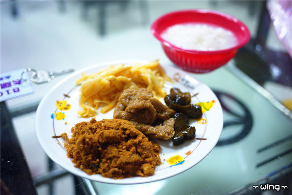 綠島小旅行：［台東綠島］環島遊。將軍岩-哈巴狗-睡美人-人權文化園區-燈塔-綠島監獄-大哥的故事-海草冰