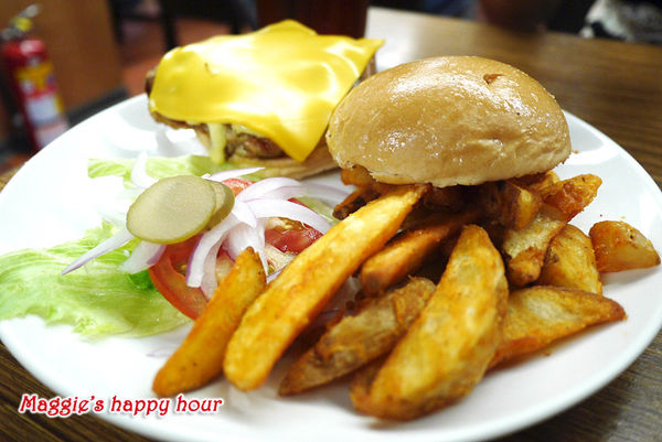 Aniki Burger：【Aniki阿尼基美式餐廳】平價美式料理。漢堡。早午餐。義大利麵。燉飯