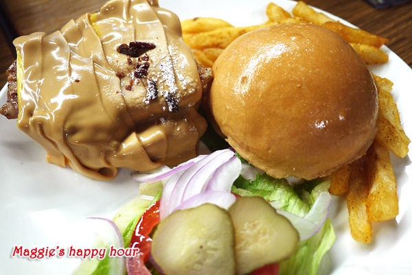 Aniki Burger：【Aniki阿尼基美式餐廳】平價美式料理。漢堡。早午餐。義大利麵。燉飯