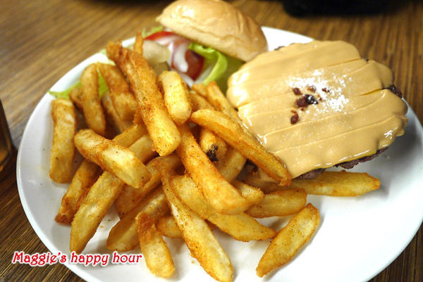 Aniki Burger：【Aniki阿尼基美式餐廳】平價美式料理。漢堡。早午餐。義大利麵。燉飯