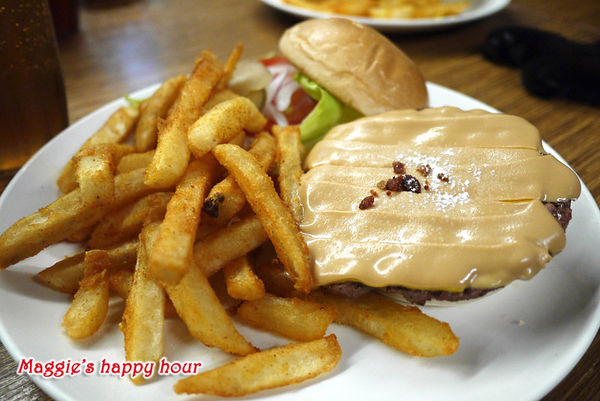 Aniki Burger：【Aniki阿尼基美式餐廳】平價美式料理。漢堡。早午餐。義大利麵。燉飯