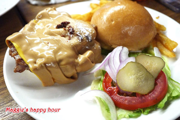 Aniki Burger：【Aniki阿尼基美式餐廳】平價美式料理。漢堡。早午餐。義大利麵。燉飯