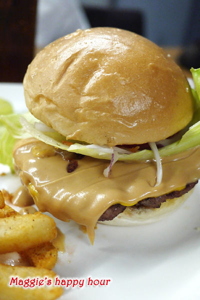 Aniki Burger：【Aniki阿尼基美式餐廳】平價美式料理。漢堡。早午餐。義大利麵。燉飯