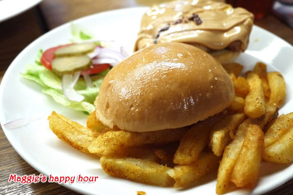 Aniki Burger：【Aniki阿尼基美式餐廳】平價美式料理。漢堡。早午餐。義大利麵。燉飯