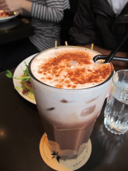 咖啡弄(站前店)：[台北] 咖啡弄 草莓千層好滋味