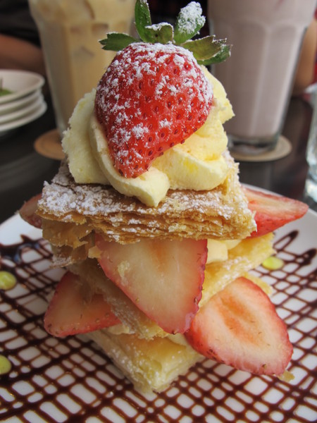 咖啡弄(站前店)：[台北] 咖啡弄 草莓千層好滋味