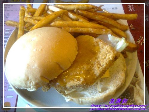 Feed Me美式餐廳:(高雄楠梓區)Feed Me美式餐廳