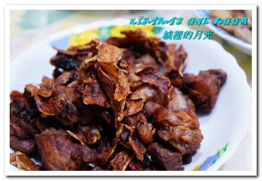 城裡的月光:高雄土雞料理.在家就能夠品嘗的三杯雞雙饗好味──城裡的月光