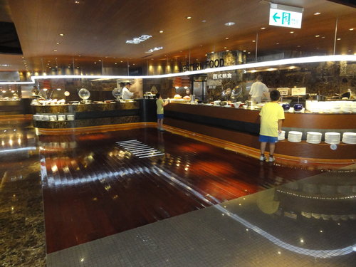 海港餐廳漢神巨蛋5樓:全國最大的自助餐廳 - 漢神巨蛋海港餐廳