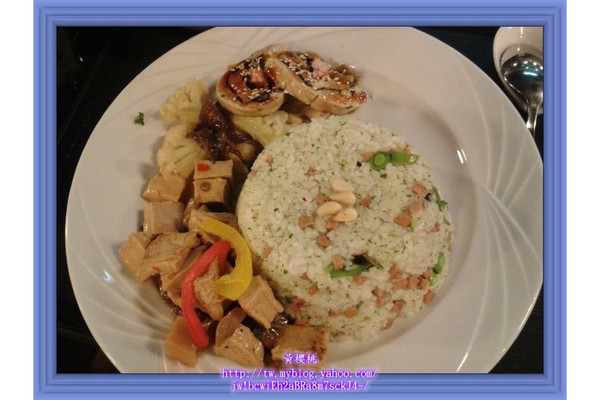 艾妮塔養生素食(新光三越左營店):(高雄左營區)艾妮塔養生素食/新光三越左營店~二訪