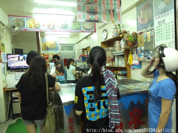 福泉雪花冰、布丁豆花:【美食特搜。高雄鼓山區】福泉布丁豆花雪花冰。民國70年創立 雪花冰 布丁豆花 八寶冰 在地人更激推老冰店!