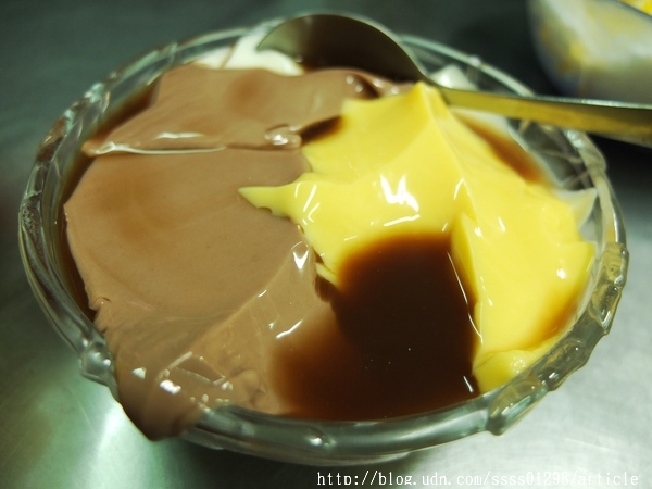 福泉雪花冰、布丁豆花:【美食特搜。高雄鼓山區】福泉布丁豆花雪花冰。民國70年創立 雪花冰 布丁豆花 八寶冰 在地人更激推老冰店!