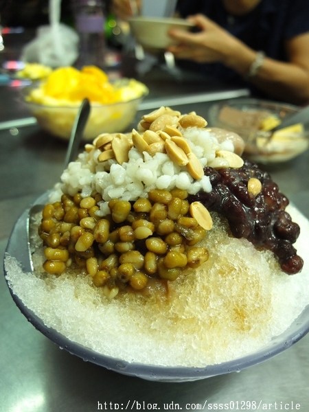 福泉雪花冰、布丁豆花:【美食特搜。高雄鼓山區】福泉布丁豆花雪花冰。民國70年創立 雪花冰 布丁豆花 八寶冰 在地人更激推老冰店!