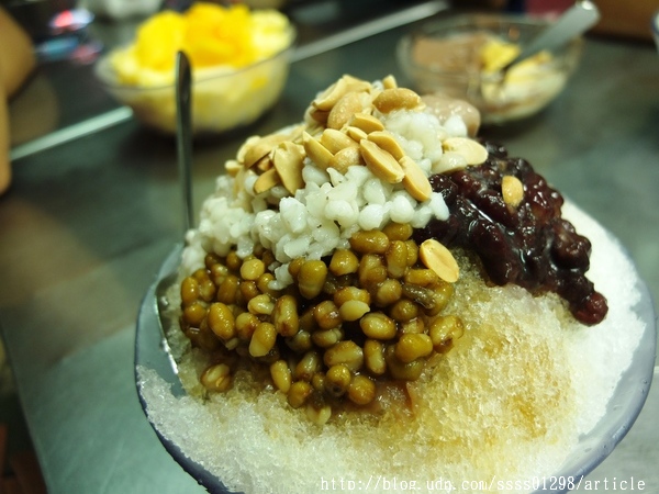 福泉雪花冰、布丁豆花:【美食特搜。高雄鼓山區】福泉布丁豆花雪花冰。民國70年創立 雪花冰 布丁豆花 八寶冰 在地人更激推老冰店!
