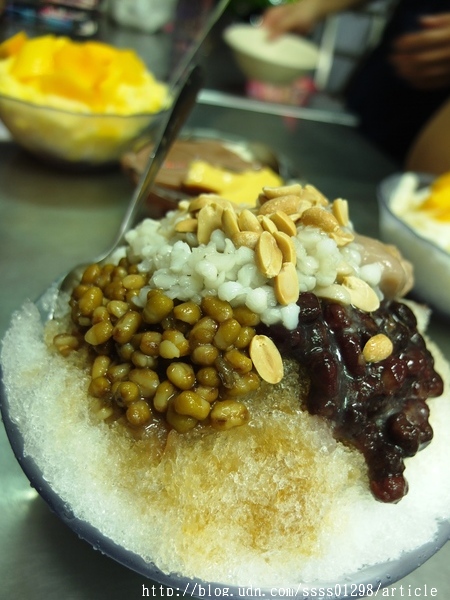 福泉雪花冰、布丁豆花:【美食特搜。高雄鼓山區】福泉布丁豆花雪花冰。民國70年創立 雪花冰 布丁豆花 八寶冰 在地人更激推老冰店!