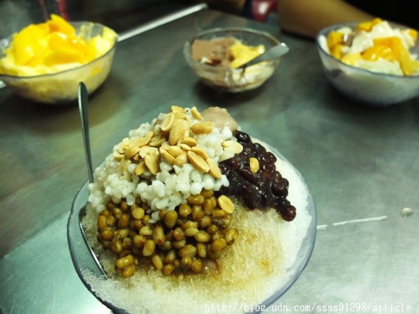 福泉雪花冰、布丁豆花:【美食特搜。高雄鼓山區】福泉布丁豆花雪花冰。民國70年創立 雪花冰 布丁豆花 八寶冰 在地人更激推老冰店!