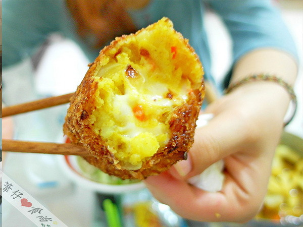 小魔女咖哩：[邀約]小魔女咖哩DIY外面買不到創意自製起司咖哩可樂餅!!!