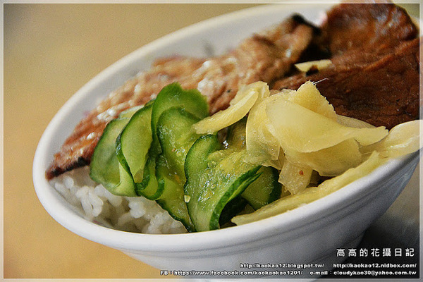 老周燒肉飯：【高雄】三民區。《三民市場》老牌周燒肉飯