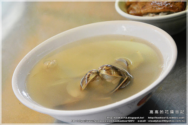 老周燒肉飯：【高雄】三民區。《三民市場》老牌周燒肉飯