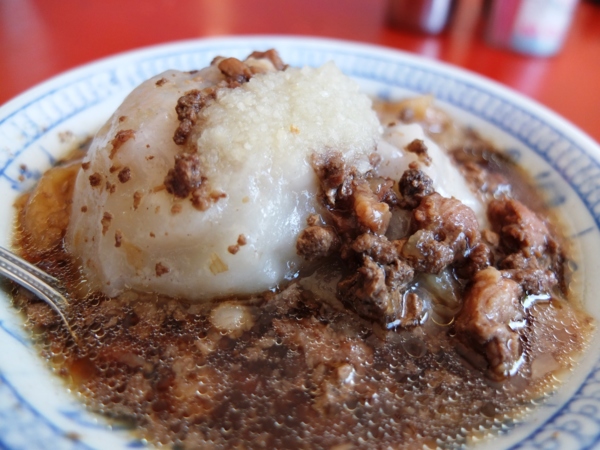 三塊厝肉圓嫂：【美食特搜。高雄三民區】三塊厝肉圓嫂。肉燥滷汁超對味 祖傳古法製作滷肉圓 一甲子古早味老店