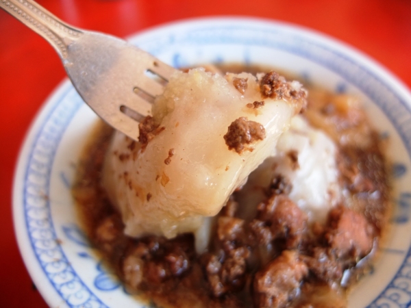 三塊厝肉圓嫂：【美食特搜。高雄三民區】三塊厝肉圓嫂。肉燥滷汁超對味 祖傳古法製作滷肉圓 一甲子古早味老店