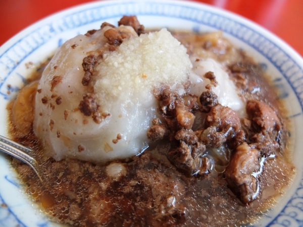 三塊厝肉圓嫂：【美食特搜。高雄三民區】三塊厝肉圓嫂。肉燥滷汁超對味 祖傳古法製作滷肉圓 一甲子古早味老店