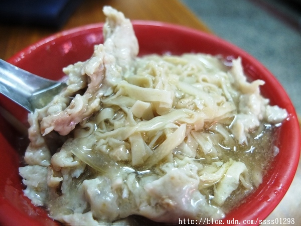 阿萬意麵:【美食特搜。高雄三民區】阿萬意麵。三民市場50年老店 道地鹽水意麵在高雄也吃得到喔!