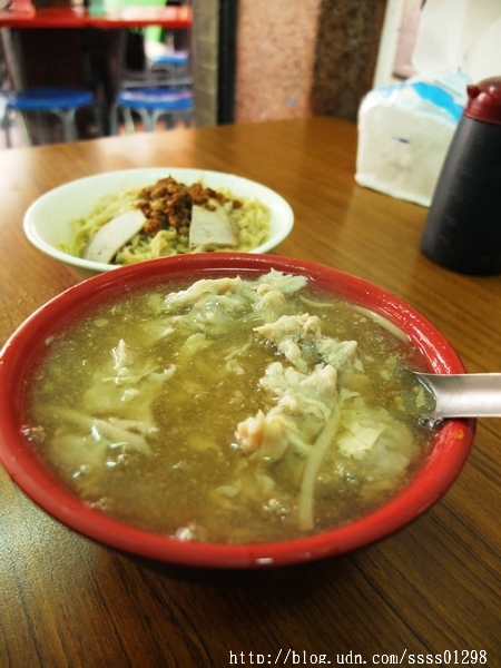 阿萬意麵:【美食特搜。高雄三民區】阿萬意麵。三民市場50年老店 道地鹽水意麵在高雄也吃得到喔!
