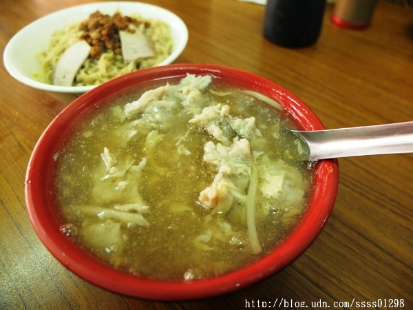 阿萬意麵:【美食特搜。高雄三民區】阿萬意麵。三民市場50年老店 道地鹽水意麵在高雄也吃得到喔!