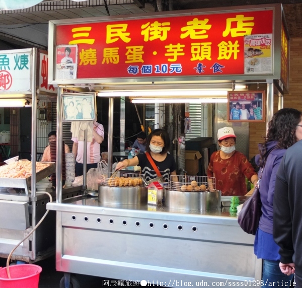 三民街老店燒馬蛋：【美食特搜。高雄三民區】三民街老店燒馬蛋。咀嚼口勁回味無窮 十塊錢銅板價美食