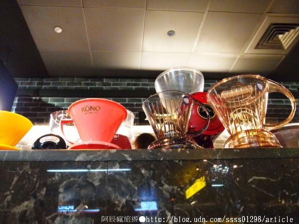 APEULS COFFEE 雅裴詩咖啡：【美食特搜。高雄新興區】雅裴詩咖啡。藏身地底的咖啡館 濃郁咖啡香味徜徉捷運站內