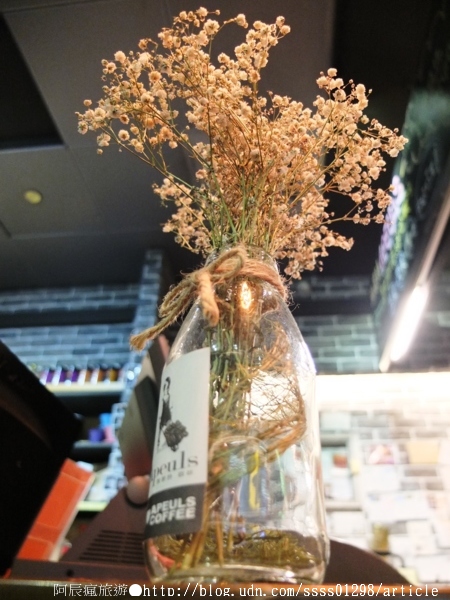 APEULS COFFEE 雅裴詩咖啡：【美食特搜。高雄新興區】雅裴詩咖啡。藏身地底的咖啡館 濃郁咖啡香味徜徉捷運站內