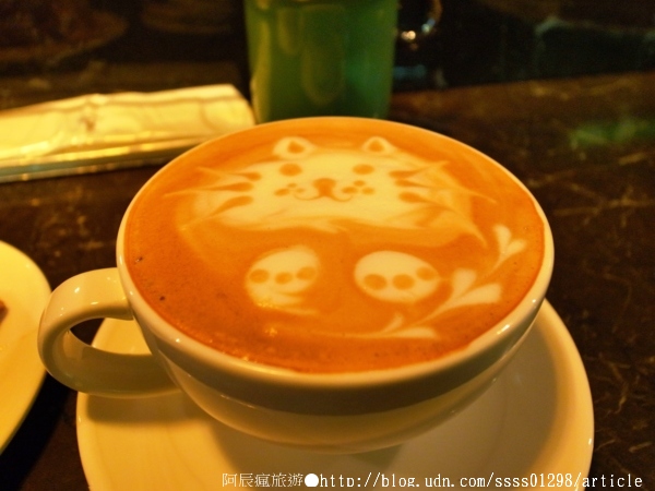 APEULS COFFEE 雅裴詩咖啡：【美食特搜。高雄新興區】雅裴詩咖啡。藏身地底的咖啡館 濃郁咖啡香味徜徉捷運站內