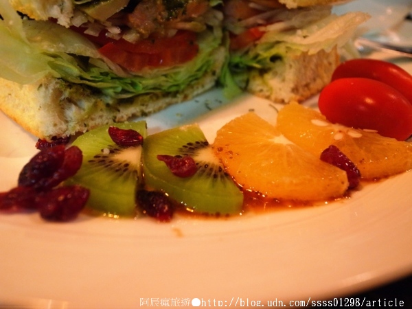 APEULS COFFEE 雅裴詩咖啡：【美食特搜。高雄新興區】雅裴詩咖啡。藏身地底的咖啡館 濃郁咖啡香味徜徉捷運站內