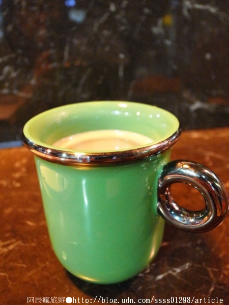 APEULS COFFEE 雅裴詩咖啡：【美食特搜。高雄新興區】雅裴詩咖啡。藏身地底的咖啡館 濃郁咖啡香味徜徉捷運站內