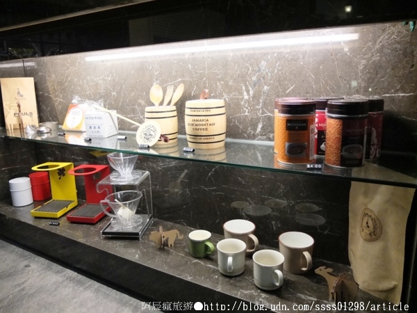 APEULS COFFEE 雅裴詩咖啡：【美食特搜。高雄新興區】雅裴詩咖啡。藏身地底的咖啡館 濃郁咖啡香味徜徉捷運站內